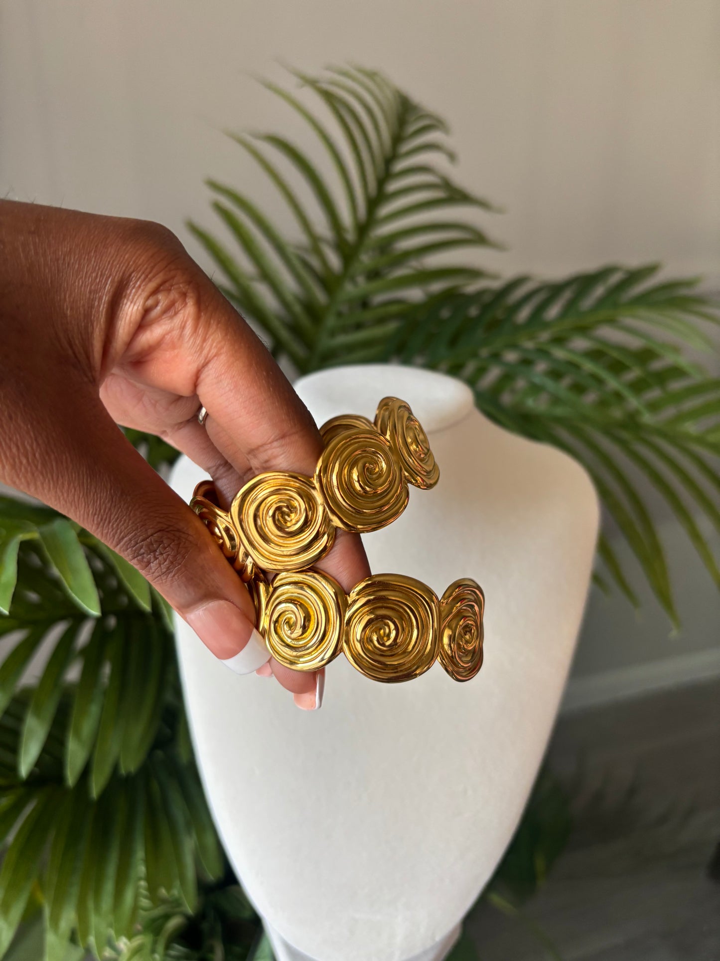 Swirl cuff bracelet