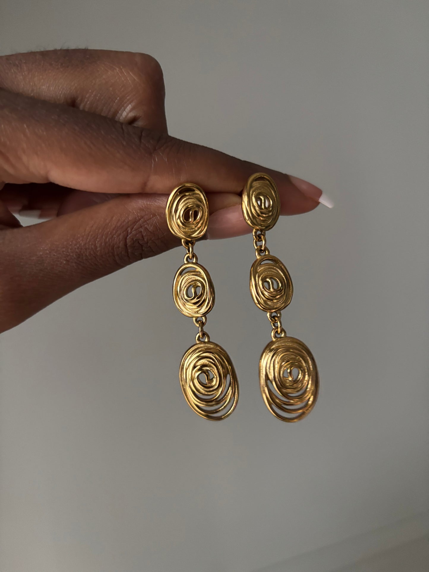 Swirl gold earrings