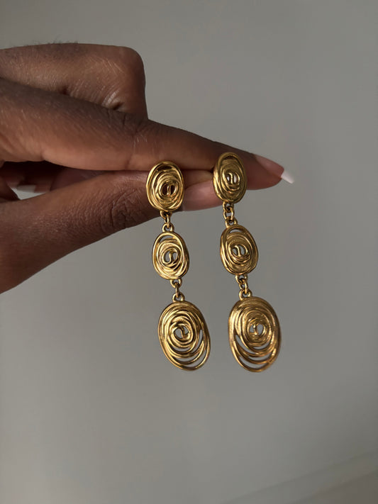 Swirl gold earrings