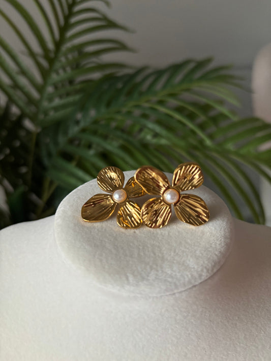 Mauwa gold earrings