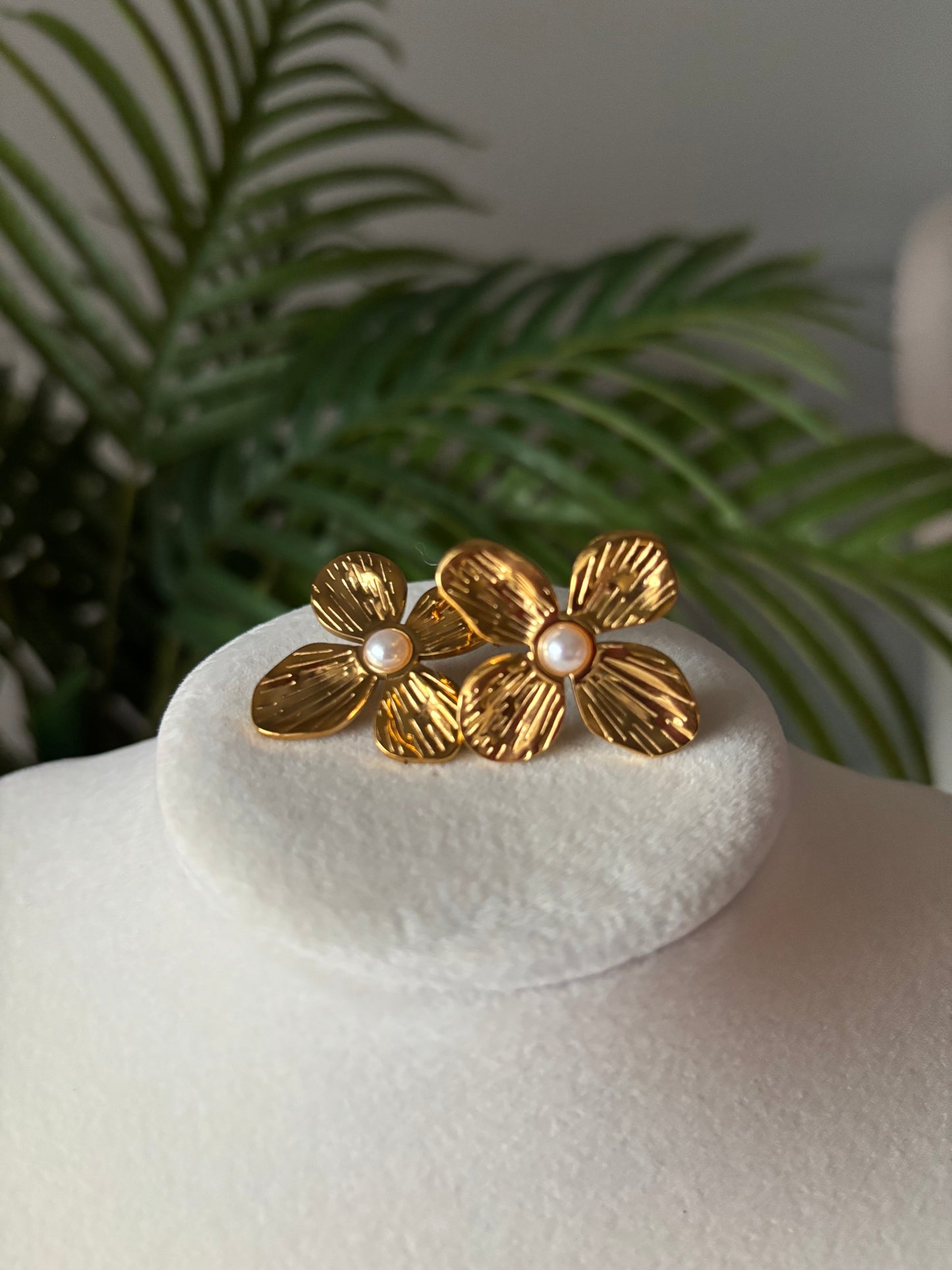 Mauwa gold earrings