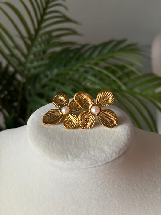 Mauwa gold earrings